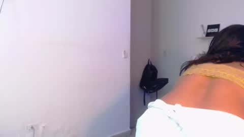 Snapshot of saraapril_1 chatting on 5, 2, 2025 SARAHGIL online show from 5, 2, 2025