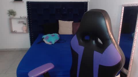 Snapshot of saraapril_1 chatting on 12, 2, 2025 SARAHGIL online show from 12, 2, 2025