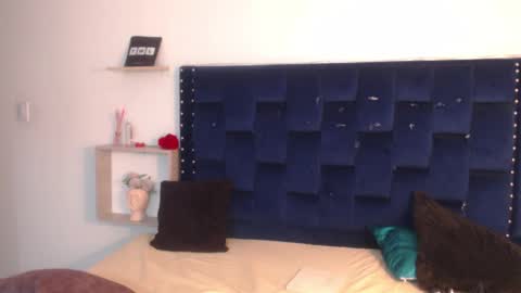 Snapshot of saraapril_1 chatting on 23, 2, 2025 SARAHGIL online show from 23, 2, 2025