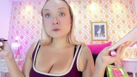 SaraAvila  online show from 15, 4, 2026