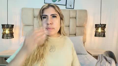 sarablonde_t online show from 25, 5, 2026