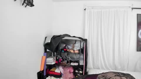 Sara Desire online show from 6, 3, 2025