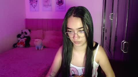 Snapshot of sarah_stone15 chatting on 4, 2, 2025 Sarah online show from 4, 2, 2025