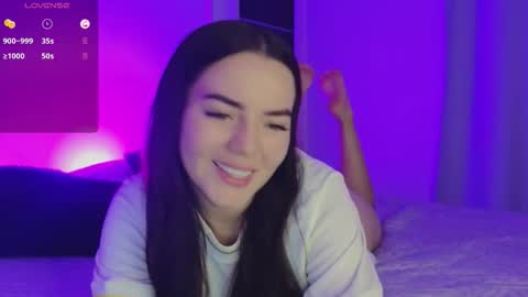 Snapshot of sarah_swtt chatting on 16, 11, 2025 - next broadcast 28 nov 7 pm Col online show from 16, 11, 2025