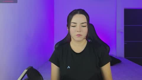 Snapshot of sarah_swtt chatting on 20, 11, 2025 - next broadcast 28 nov 7 pm Col online show from 20, 11, 2025