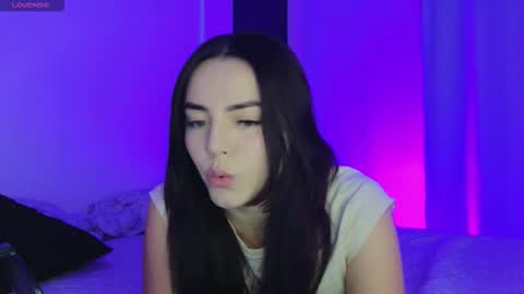 Snapshot of sarah_swtt chatting on 21, 11, 2025 - next broadcast 28 nov 7 pm Col online show from 21, 11, 2025