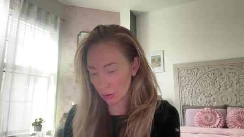 Snapshot of sarahgiroux86 chatting on 2, 4, 2026 Sarah online show from 2, 4, 2026