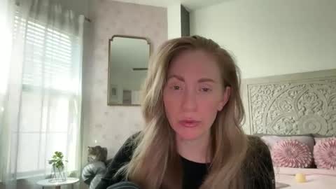 Snapshot of sarahgiroux86 chatting on 28, 4, 2026 Sarah online show from 28, 4, 2026