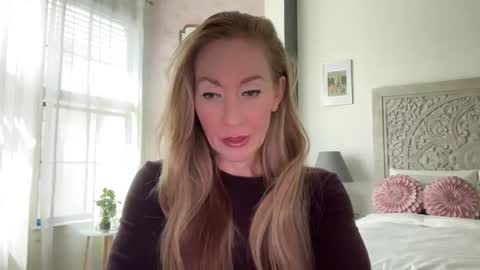 Snapshot of sarahgiroux86 chatting on 30, 4, 2026 Sarah online show from 30, 4, 2026