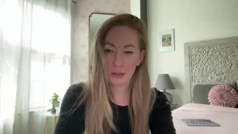 Snapshot of sarahgiroux86 chatting on 3, 5, 2026 Sarah online show from 3, 5, 2026
