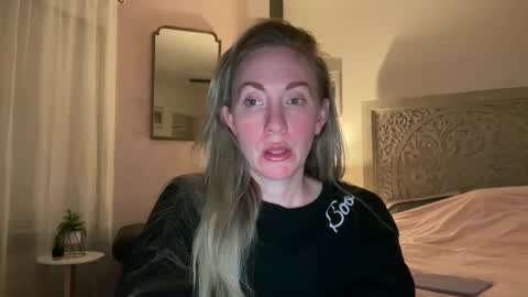 Snapshot of sarahgiroux86 chatting on 6, 5, 2026 Sarah online show from 6, 5, 2026