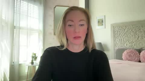 Snapshot of sarahgiroux86 chatting on 10, 5, 2026 Sarah online show from 10, 5, 2026