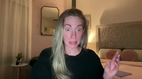 Snapshot of sarahgiroux86 chatting on 13, 5, 2026 Sarah online show from 13, 5, 2026