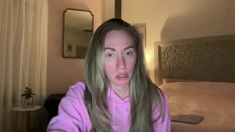 Snapshot of sarahgiroux86 chatting on 20, 5, 2026 Sarah online show from 20, 5, 2026