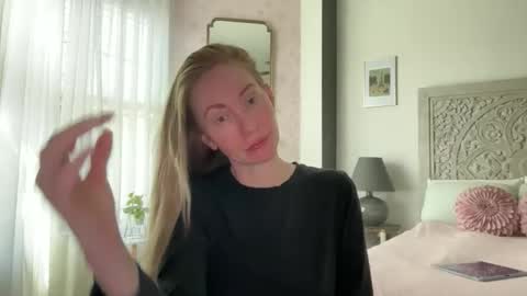 Snapshot of sarahgiroux86 chatting on 26, 5, 2026 Sarah online show from 26, 5, 2026