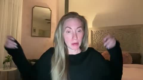 Snapshot of sarahgiroux86 chatting on 27, 5, 2026 Sarah online show from 27, 5, 2026