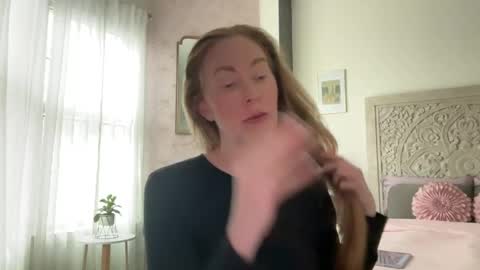Snapshot of sarahgiroux86 chatting on 28, 5, 2026 Sarah online show from 28, 5, 2026