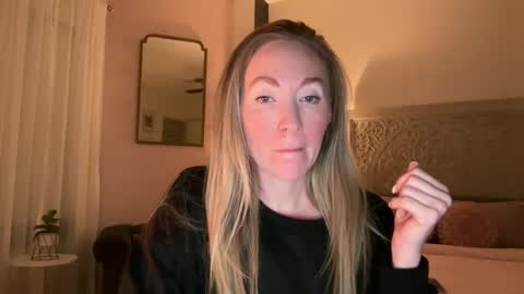 Snapshot of sarahgiroux86 chatting on 2, 6, 2026 Sarah online show from 2, 6, 2026