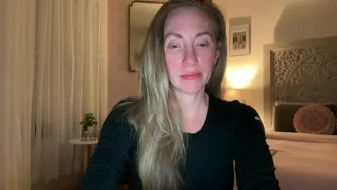 Snapshot of sarahgiroux86 chatting on 15, 6, 2026 Sarah online show from 15, 6, 2026