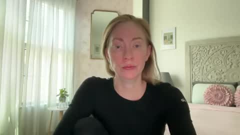 Snapshot of sarahgiroux86 chatting on 17, 6, 2026 Sarah online show from 17, 6, 2026