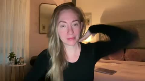 Snapshot of sarahgiroux86 chatting on 27, 6, 2026 Sarah online show from 27, 6, 2026