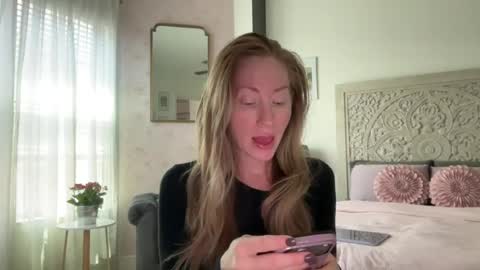 Snapshot of sarahgiroux86 chatting on 1, 8, 2026 Sarah online show from 1, 8, 2026