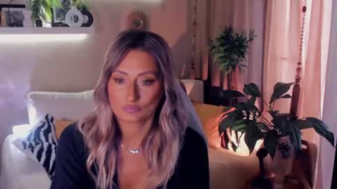 Divine Sarah NONUDE model online show from 19, 7, 2026