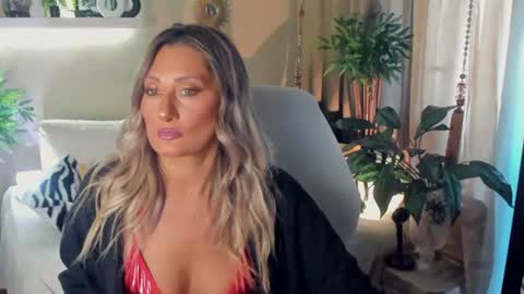 Divine Sarah NONUDE model online show from 20, 7, 2026