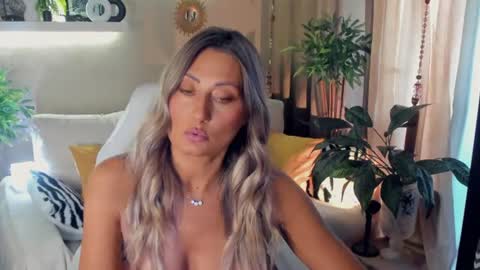 Divine Sarah NONUDE model online show from 24, 7, 2026