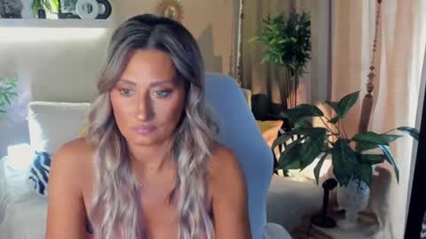 Divine Sarah NONUDE model online show from 27, 7, 2026