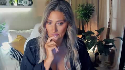 Divine Sarah NONUDE model online show from 30, 7, 2026