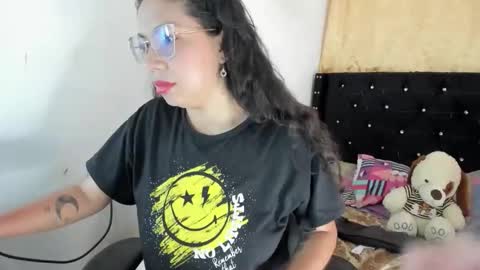 Snapshot of sarahlovexxv chatting on 12, 10, 2025 Sarah online show from 12, 10, 2025