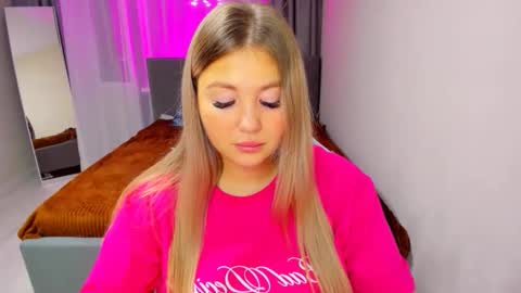 Sarah online show from 6, 11, 2025