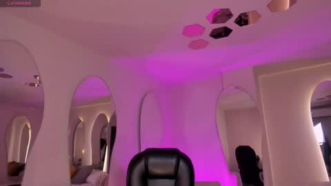 Sarah Rhodes online show from 16, 1, 2026