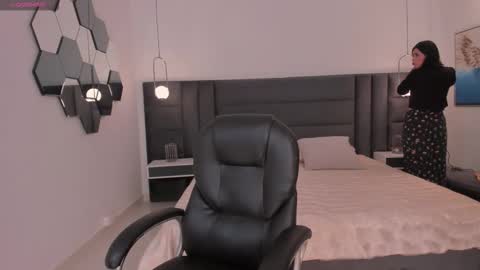 Sarah  independent model online show from 7, 11, 2025