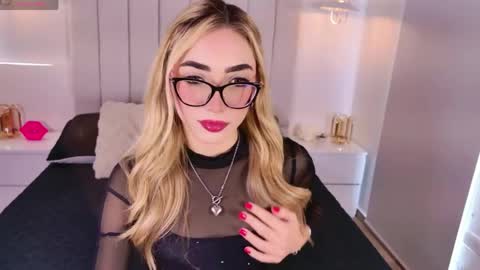 Sara jones   online show from 17, 4, 2026