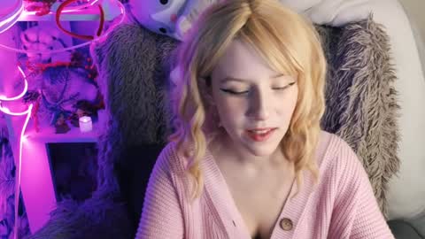 Snapshot of sarakaell chatting on 1, 1, 2025 Sara online show from 1, 1, 2025