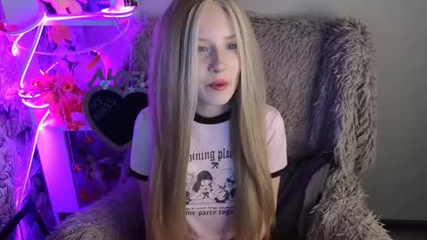 Snapshot of sarakaell chatting on 21, 11, 2025 Sara online show from 21, 11, 2025