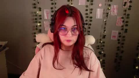 Snapshot of sarakinski chatting on 23, 11, 2025 Sara online show from 23, 11, 2025