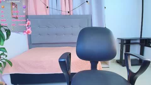 Snapshot of saralandry chatting on 12, 10, 2025 SARA online show from 12, 10, 2025