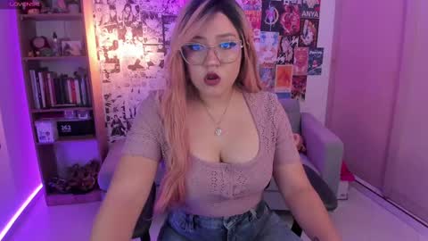 Sara Ruales online show from 24, 2, 2025