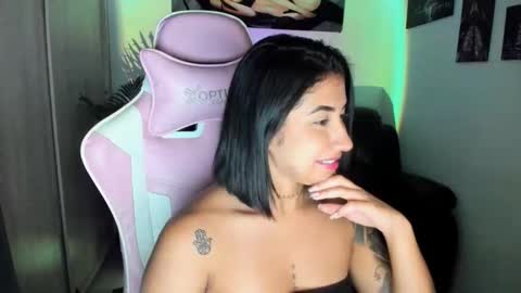 Snapshot of saratukkerr chatting on 12, 11, 2025 saratukkerr online show from 12, 11, 2025