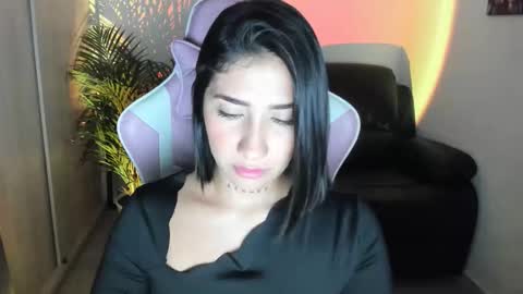 Snapshot of saratukkerr chatting on 2, 12, 2025 saratukkerr online show from 2, 12, 2025