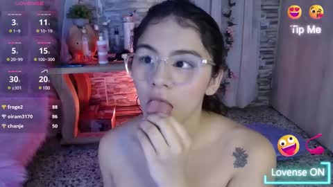 Snapshot of saray_cute_ chatting on 5, 3, 2025 Lista de deseos online show from 5, 3, 2025