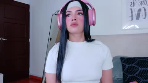 Snapshot of saritabratz chatting on 7, 1, 2026 Sara online show from 7, 1, 2026