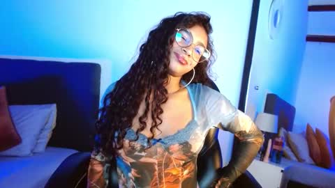 Snapshot of sasha_bowei chatting on 8, 11, 2025 sasha_bowei online show from 8, 11, 2025