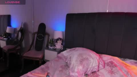 Snapshot of sashajune chatting on 21, 1, 2025 selene online show from 21, 1, 2025