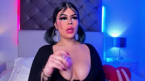 Snapshot of sashajune chatting on 8, 3, 2025 selene online show from 8, 3, 2025