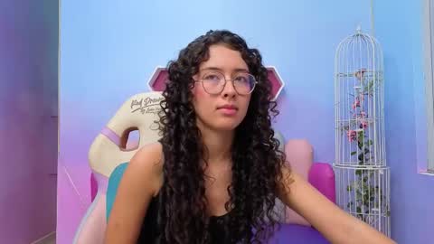 Snapshot of sashamonroee_ chatting on 25, 10, 2025 SashaMonroee  online show from 25, 10, 2025