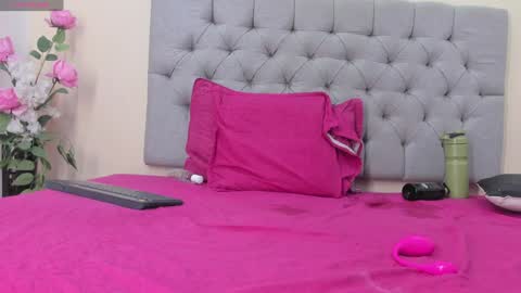 Manuela  online show from 26, 1, 2025